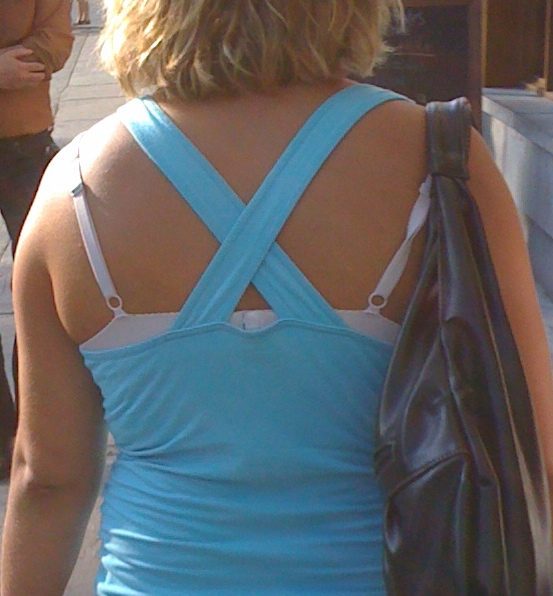 fashion faux pas soutien-gorge apparent